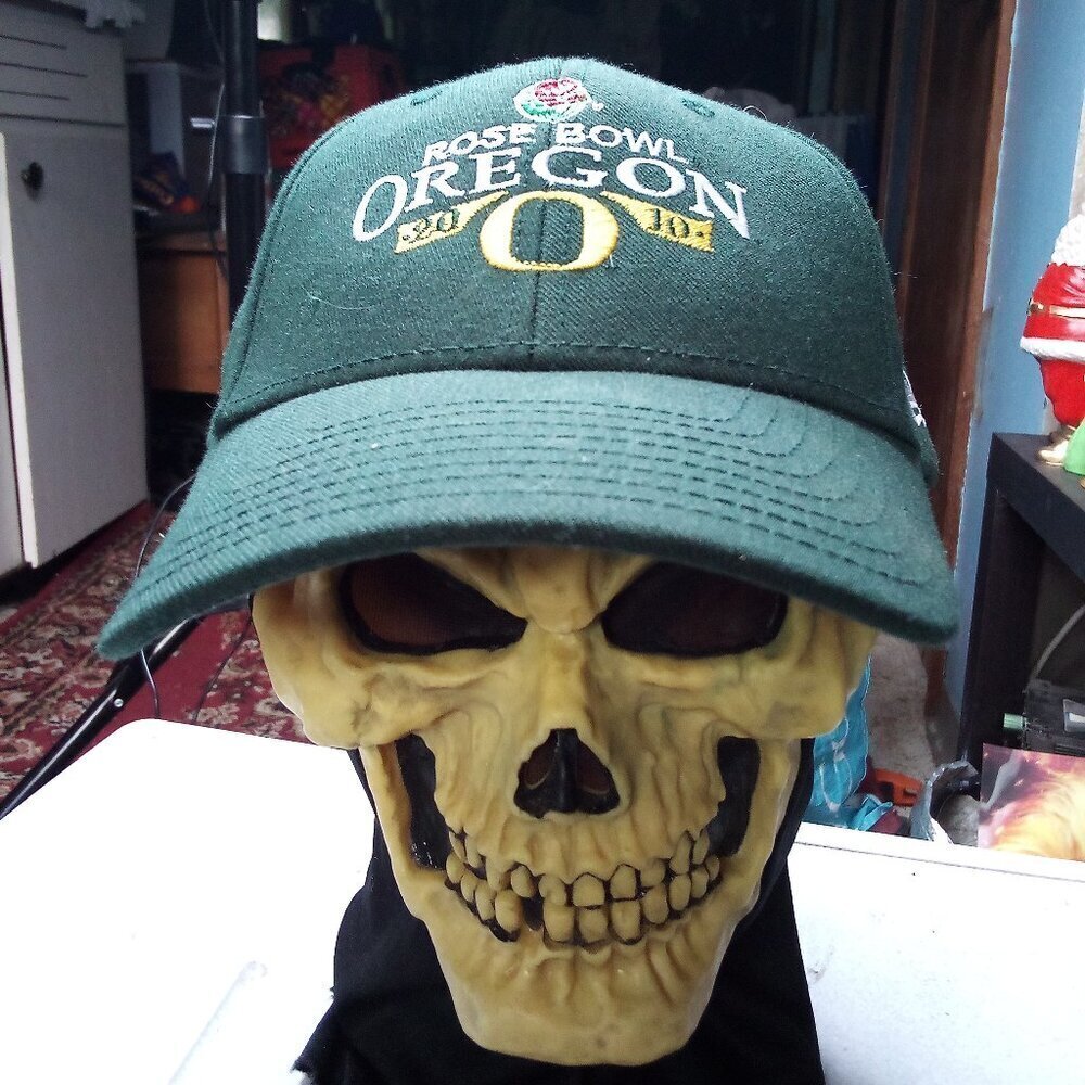 New Era Oregon Ducks Rose Bowl 2010 Strap Back Hat Cap